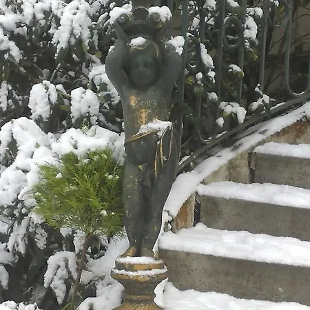 Bed & Breakfast Chateau De Beaulieu 4*