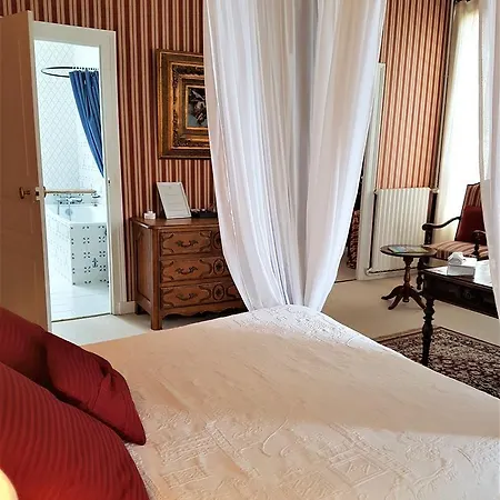 Bed & Breakfast Chateau De Beaulieu 3*