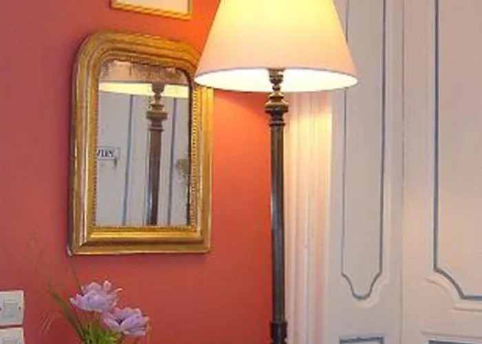 לינה וארוחת בוקר Chateau De Beaulieu 4*