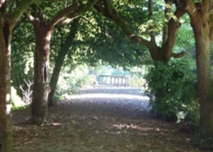 Chateau De Beaulieu Bed & Breakfast 4*