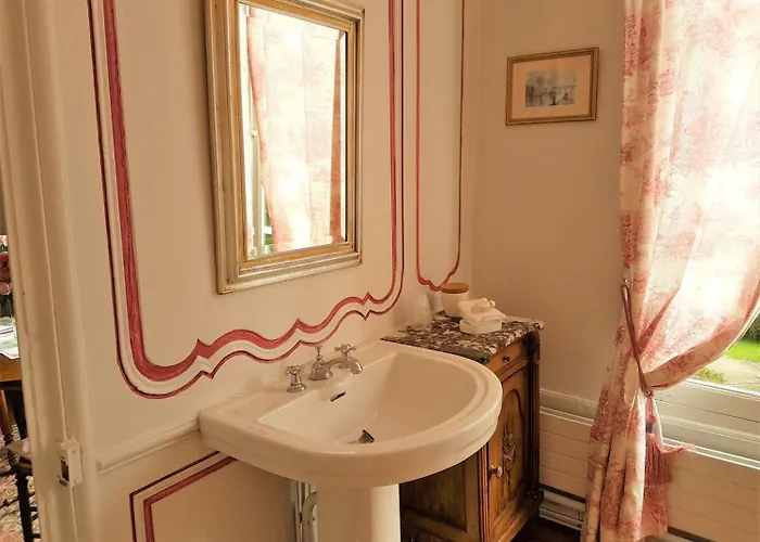 Chateau De Beaulieu Bed & Breakfast 4*