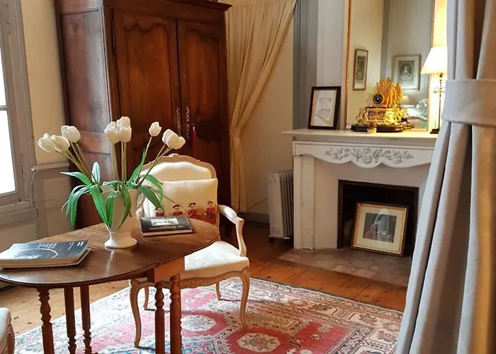 Chateau De Beaulieu לינה וארוחת בוקר 4*