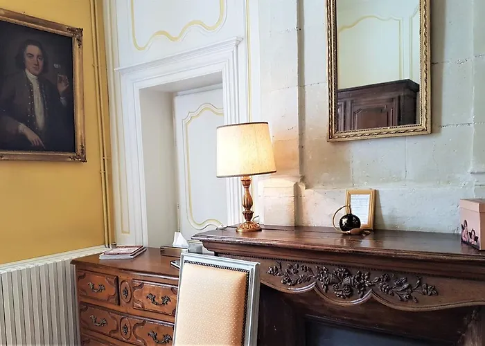 לינה וארוחת בוקר Chateau De Beaulieu 4*