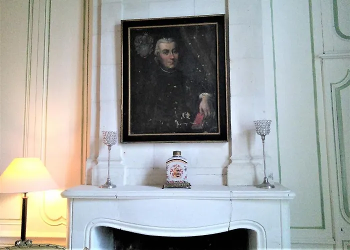 לינה וארוחת בוקר Chateau De Beaulieu 4*