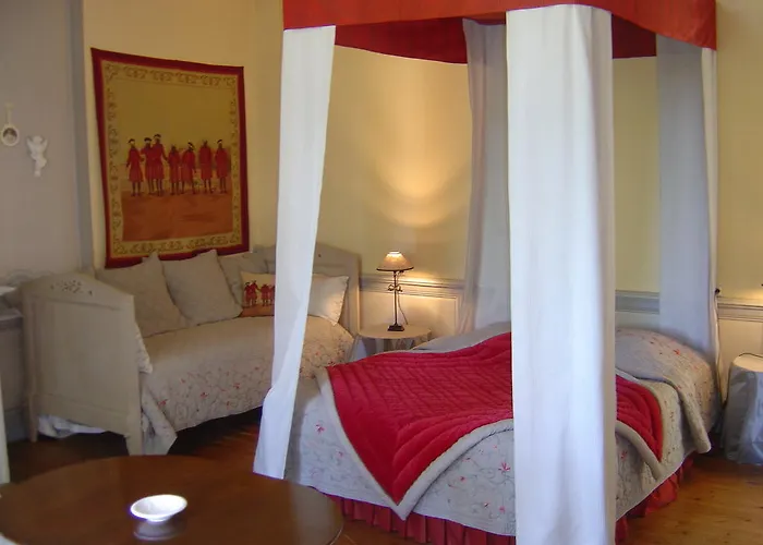Bed & Breakfast Chateau De Beaulieu 4*